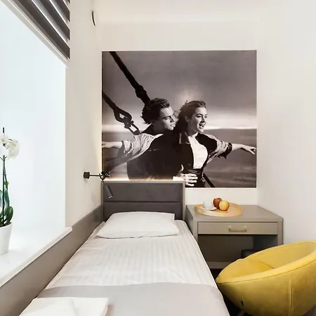 Cinema Hostel-2