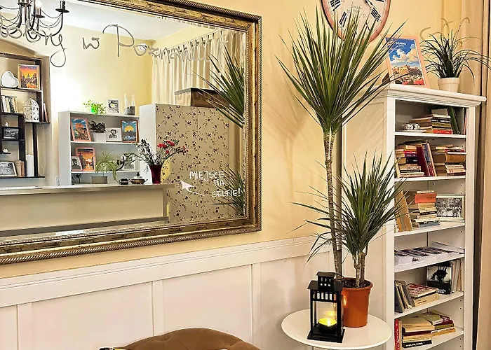 Explorer B&B Old Town Rooms & Apartment #Don'T Be A Tourist, Be An Explorer! Poznań